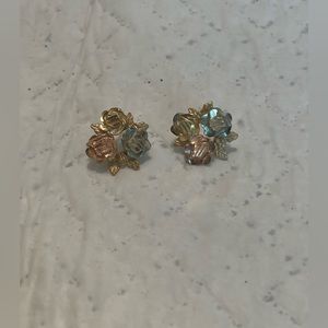 Black hills gold rose bud earrings
